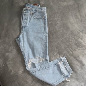 ✨Levi’s Wedgie Fit Jeans from Aritzia✨